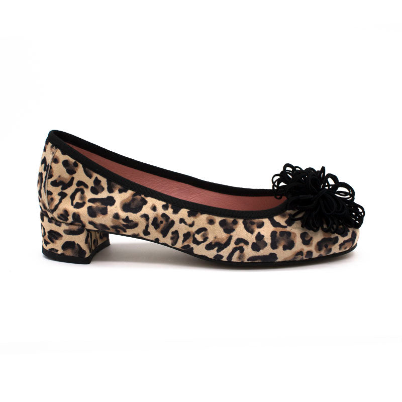 Bailarina con tacón Bianca ante Leopardo pompón
